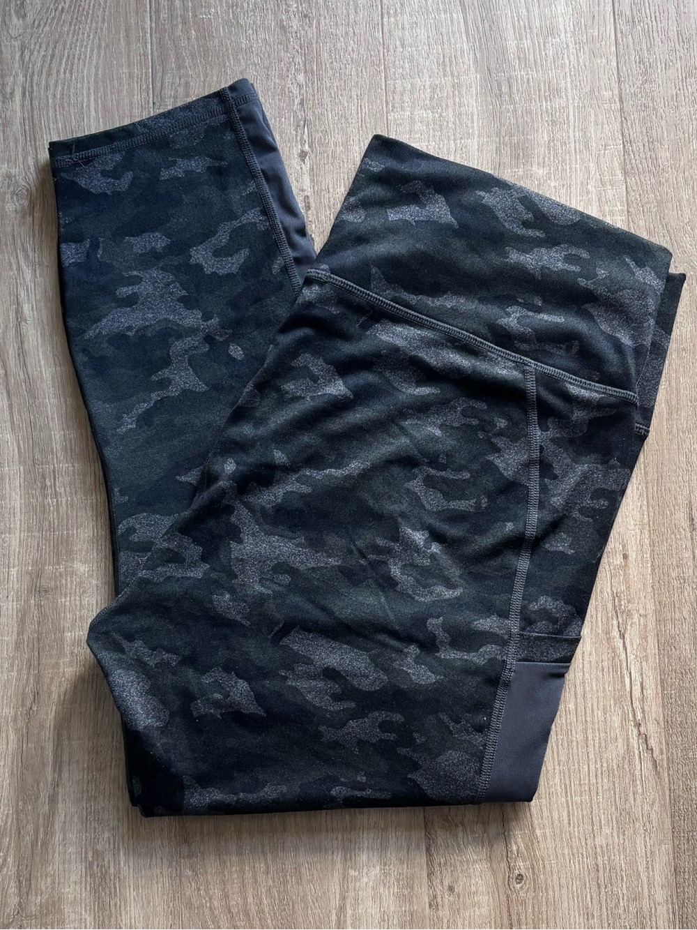 Fabletics Power Hold Camo Leggings 22” W/ Pockets & Mesh Panel